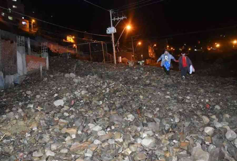 Las intensas lluvias provocan dos mazamorras y ponen en alerta a La Paz