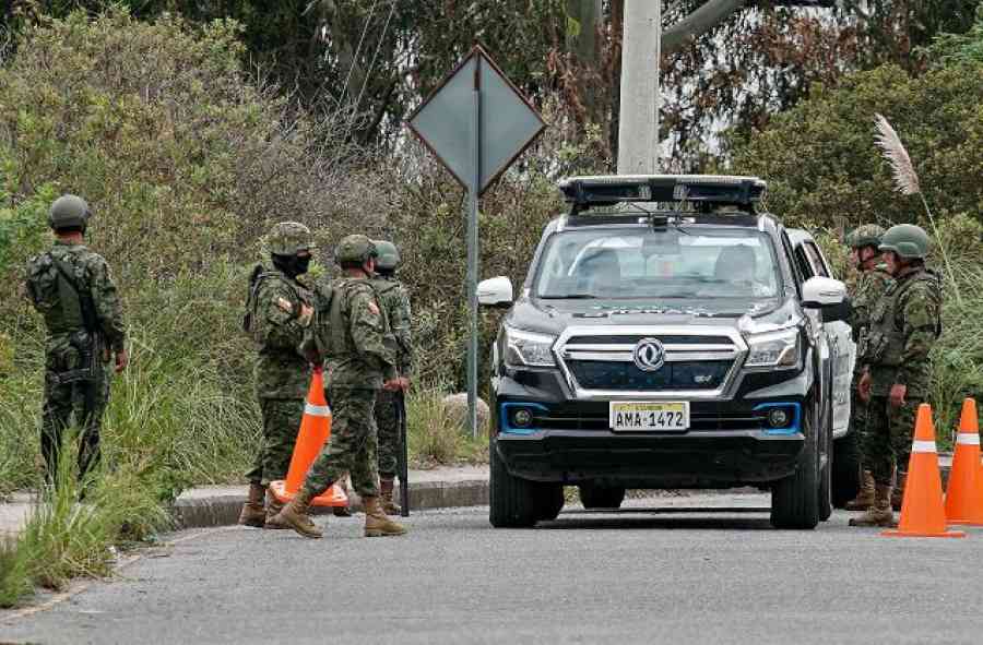 Cuatro policías secuestrados en Ecuador en pleno estado de excepción por la violencia narco