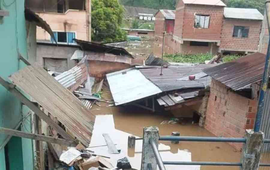 Un río se desborda e inunda Tipuani; el Gobierno afirma que hay “muchísimas viviendas” afectadas