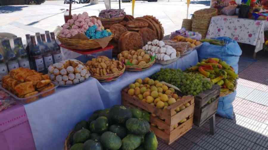 Arranca la tradicional feria de la "torta de Compadres" en Tarija