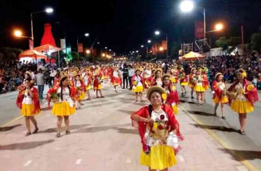 Más de 1.300 mujeres bailarán en la "Gran Entrada de Comadres" en Tarija