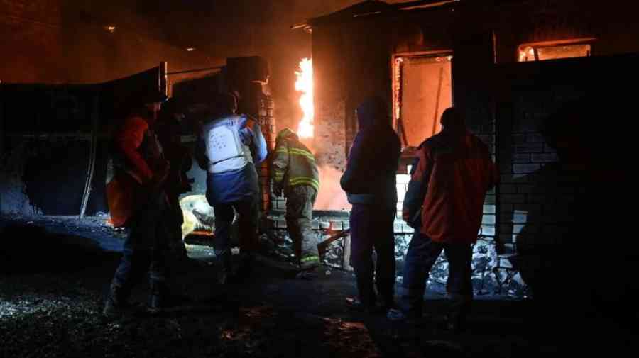 Un ataque ruso deja siete muertos y un "río de fuego" en el noreste de Ucrania
