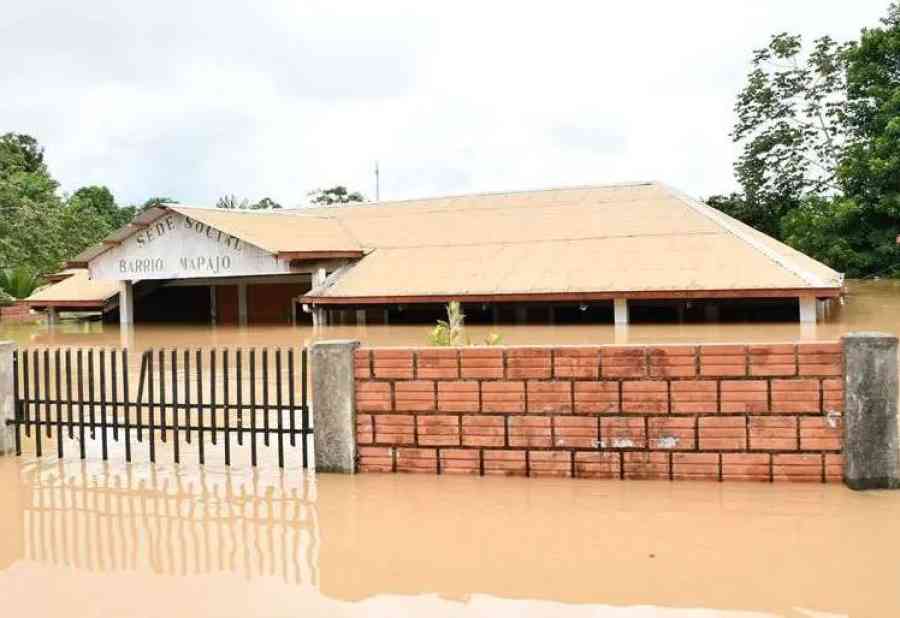 Empieza a descender el nivel del agua del río Acre tras inundación histórica en Cobija
