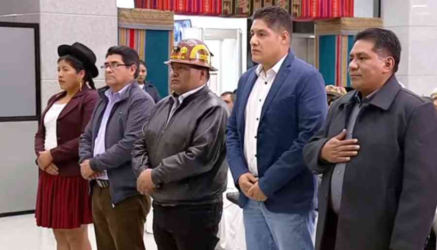 Arce posesiona a cinco nuevos ministros y les pide ‘compromiso, honestidad y transparencia’