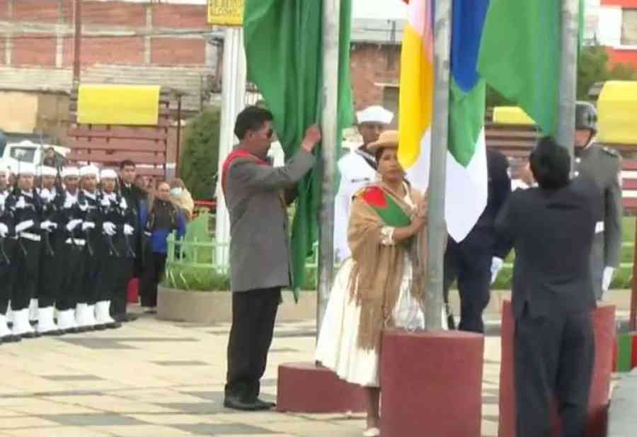 Con ofrendas florales e iza de banderas comenzaron los actos protocolares por el aniversario 39 de El Alto