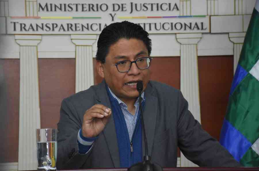 Lima cuestiona candidatura de Tahuichi a la Magistratura