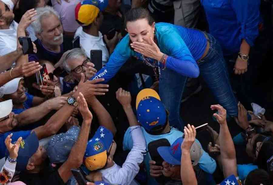 Opositora Machado pide "serenidad" ante inicio de postulaciones a presidenciales venezolanas