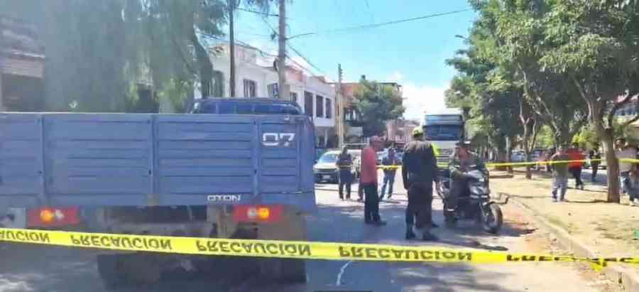 Camión estacionado en Tarija se desengancha y provoca colisión múltiple