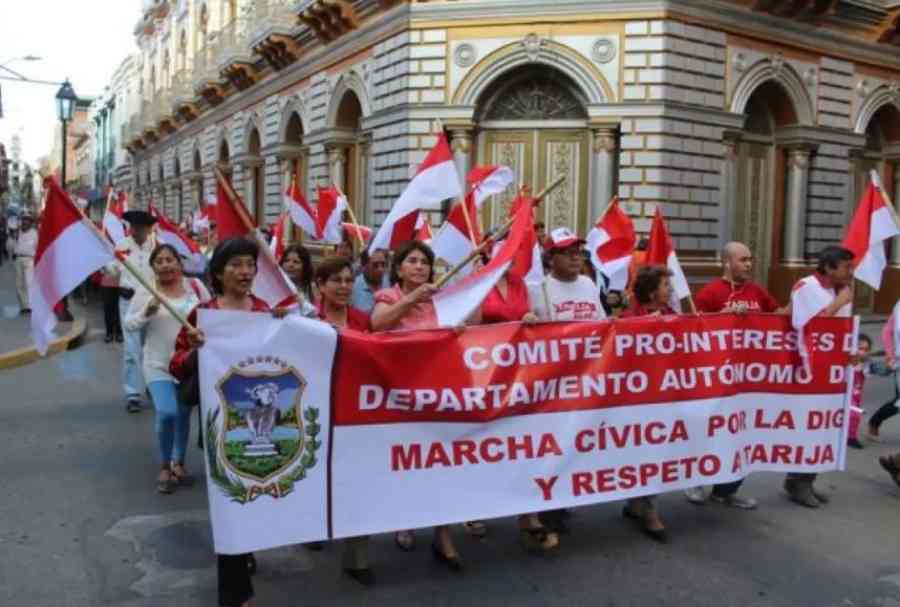 Cívicos plantean realizar una marcha masiva el 15 de abril y cancelar el desfile cívico