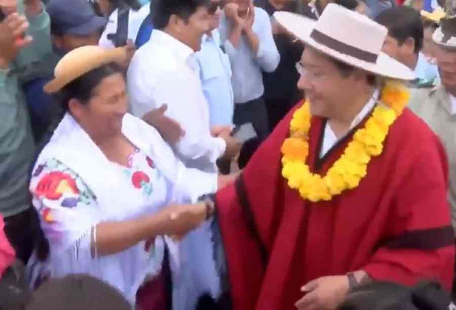Arce entrega viviendas, proyectos de riego, agua y radiobase en Padcaya