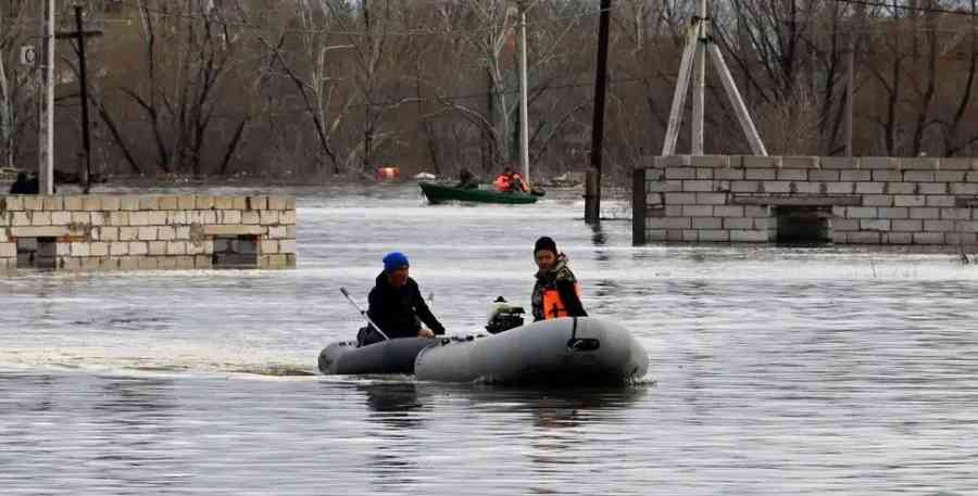 Inundaciones en Kazajistán y Rusia: más de 100.000 evacuados