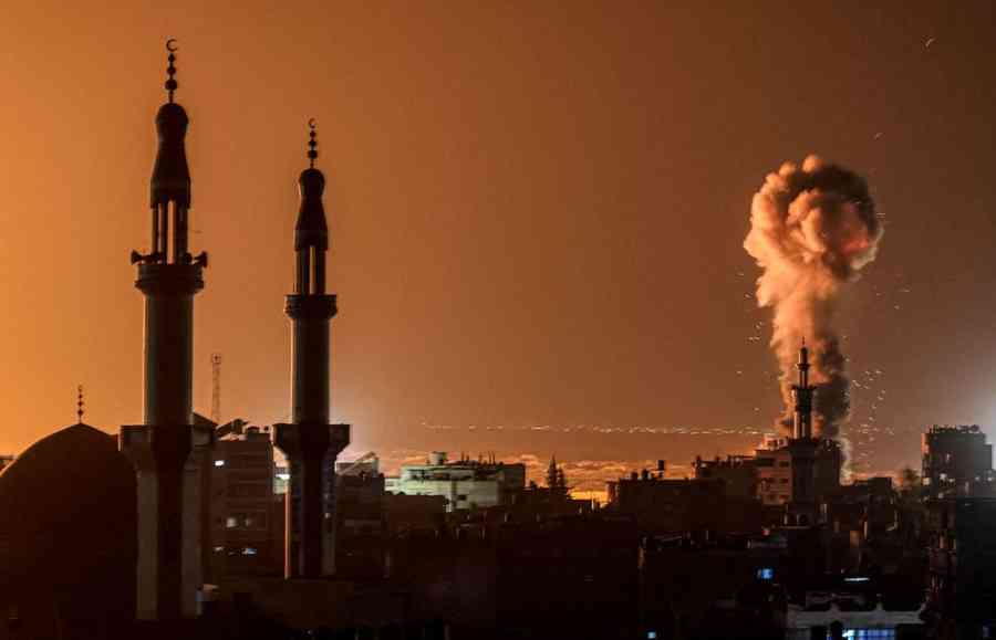 Israel bombardea Gaza mientras el mundo espera su respuesta al ataque de Irán
