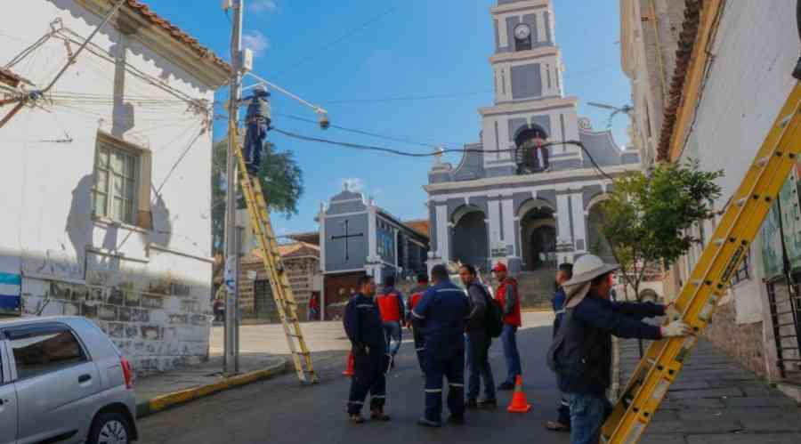 Alcaldía de Tarija inicia reestructuración del cableado en el casco viejo