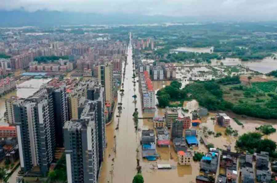 Al menos tres muertos y once desaparecidos en el sur de China por las lluvias torrenciales