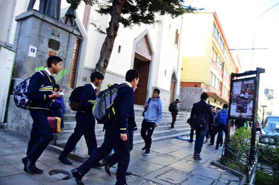 El Gobierno anuncia multas de 10% de ingresos mensuales a colegios que incrementen pensiones