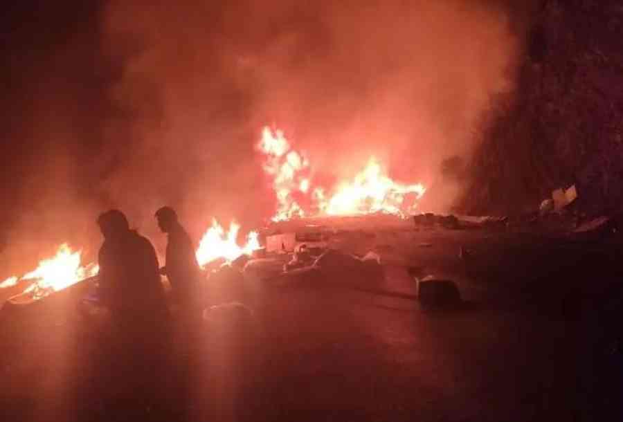 Choque frontal entre dos cisternas termina en incendio