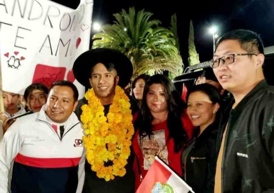 Andrónico suma apoyos en Tarija y desata rumores