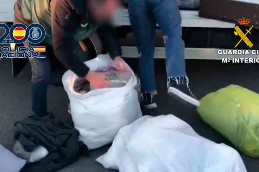 Desarticulan en España una banda que llevaba droga en ropa sucia desde Ecuador y Bolivia