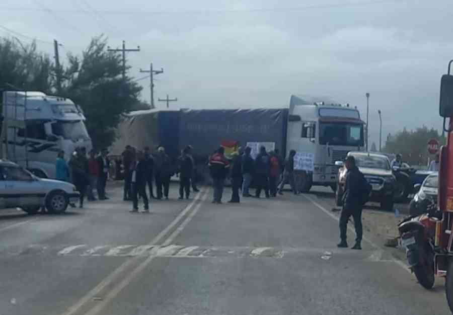 Transportistas bloquean la ruta al Chaco y a Bermejo en Tarija
