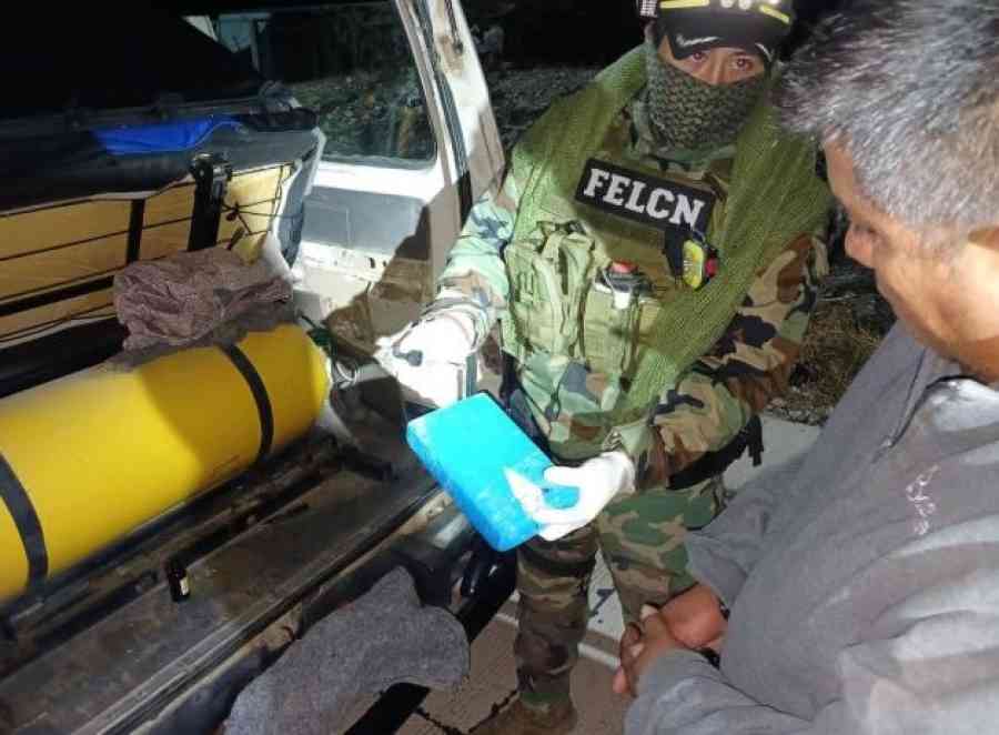 Detienen a conductor de minibús con 14 kilos de cocaína