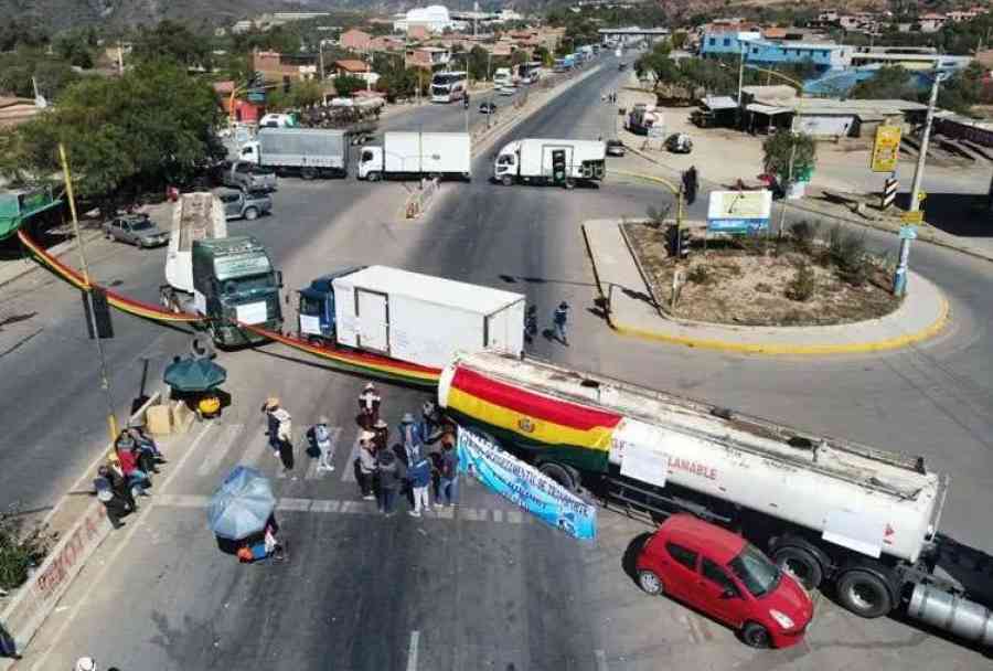 Registran 14 puntos de bloqueo, en el comienzo del segundo día del paro del transporte pesado