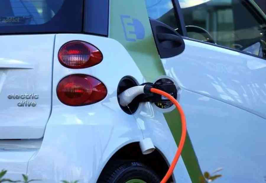 La UE amenaza a China con elevados aranceles a los automóviles eléctricos