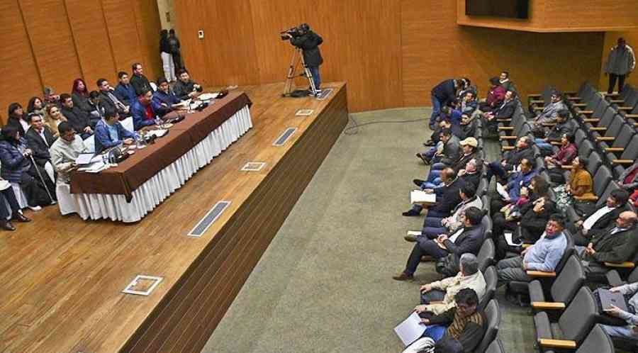 Suspenden bloqueos, pero los médicos van al paro y la marcha gremial llega a La Paz
