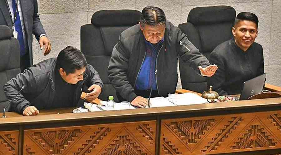 Choquehuanca suspende sesión y pide a comisiones trabajar durante el receso