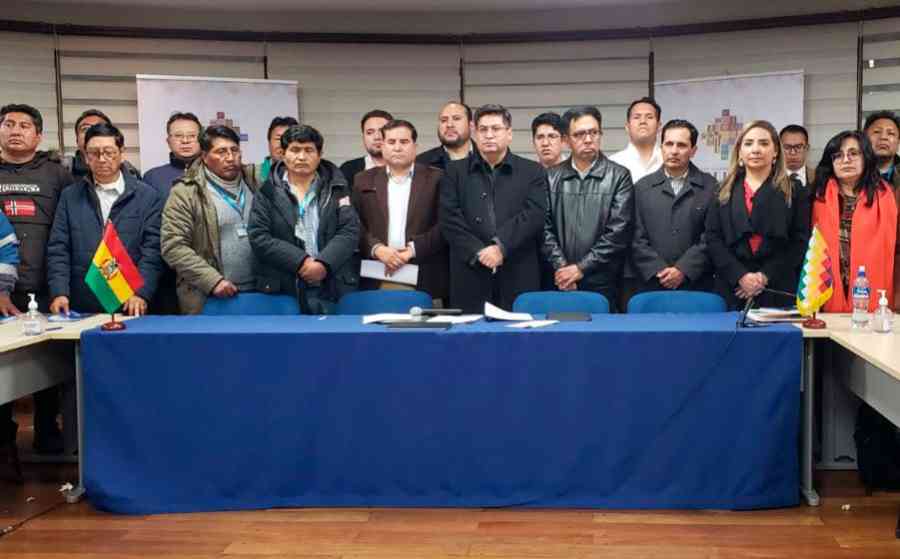 Transportistas firman acuerdo con el Gobierno y suspenden bloqueos