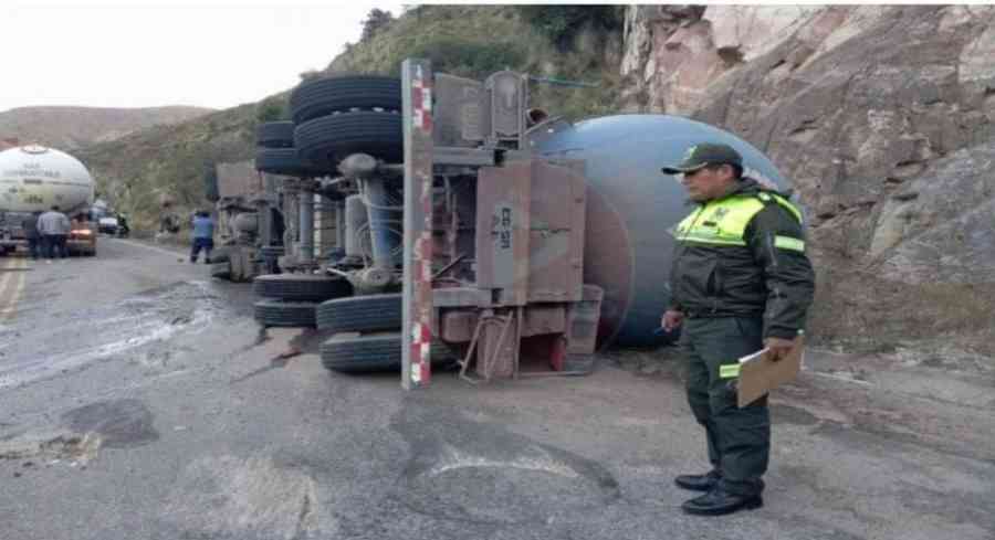 Muere una persona tras vuelco de cisterna en la ruta Tarija Entre Ríos