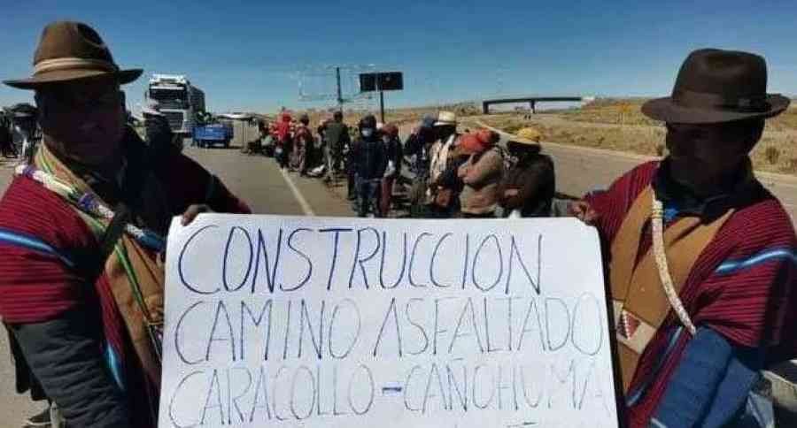 Comunarios de Caracollo bloquean la carretera La Paz-Oruro