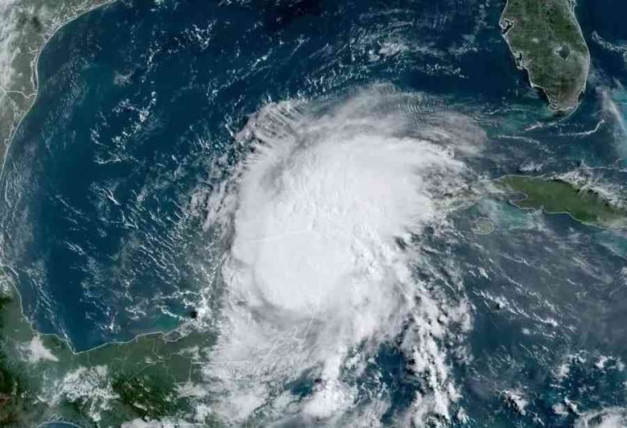 El huracán Beryl impacta México y deja daños materiales en zona turística