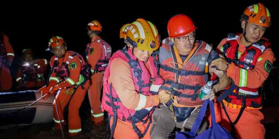 Al menos cinco muertos y 83 heridos por un tornado en China