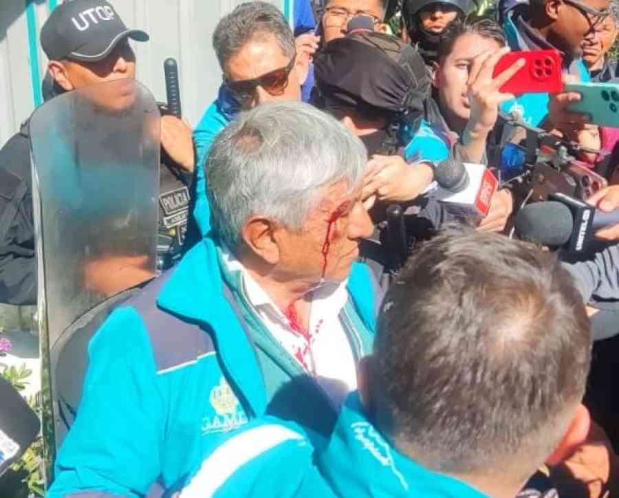 Alcalde Arias recibe una pedrada en el rostro por proteger el ornato público de la plaza Abaroa en La Paz