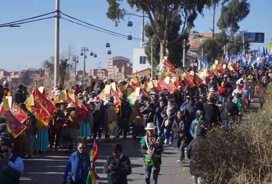 A 16 días del asalto militar, Luis Arce es respaldado por una “gran marcha en defensa de la democracia”