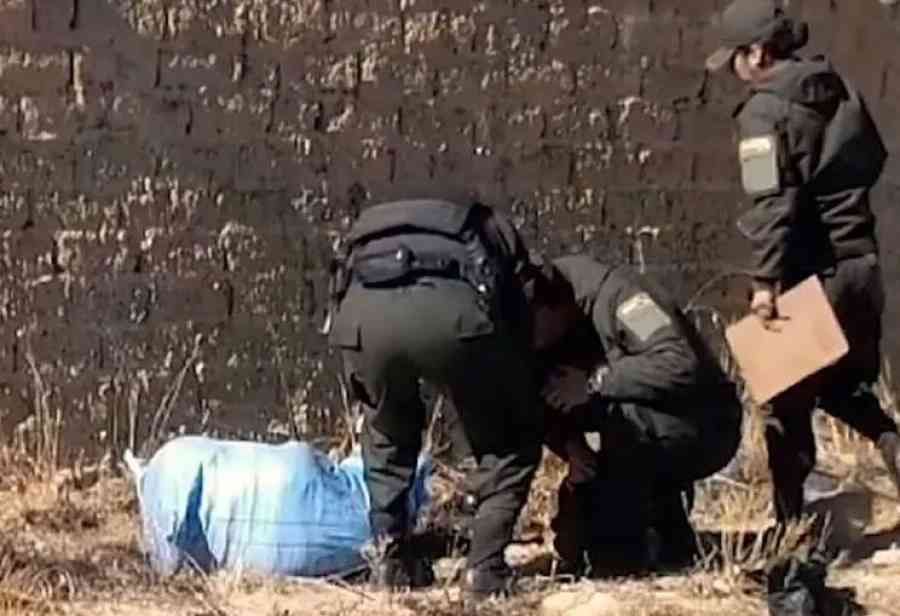 Estrangulan a un hombre y abandonan su cuerpo dentro de una bolsa de yute