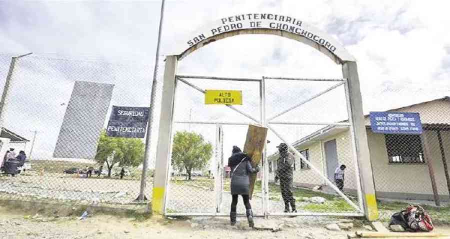 Ordenan procesar al director de Chonchocoro