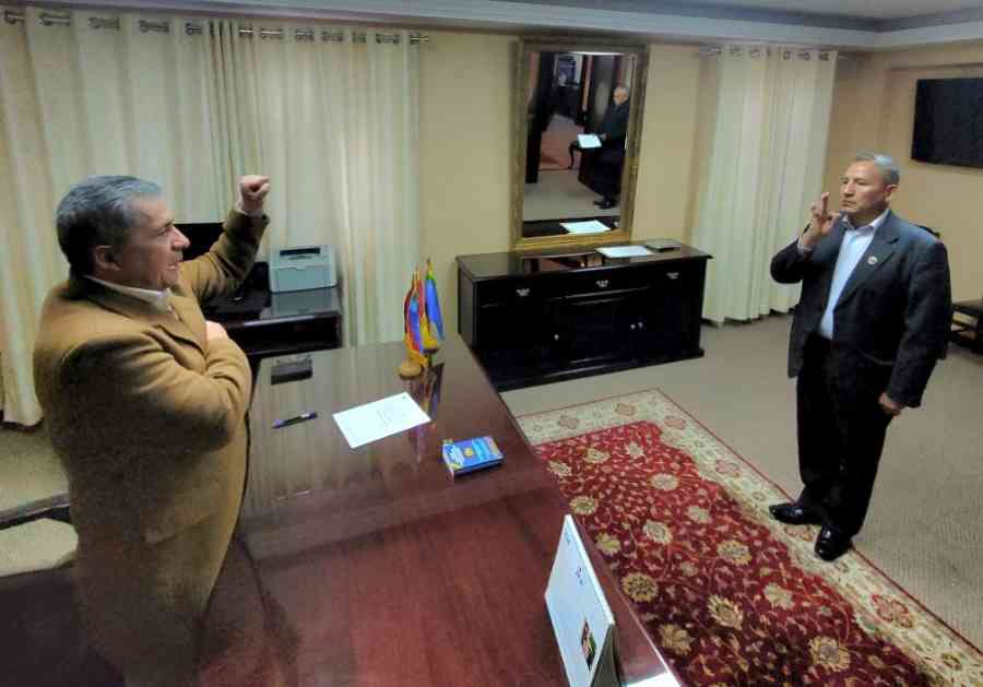 El ministro de Defensa posesiona al nuevo viceministro de Lucha Contra el Contrabando