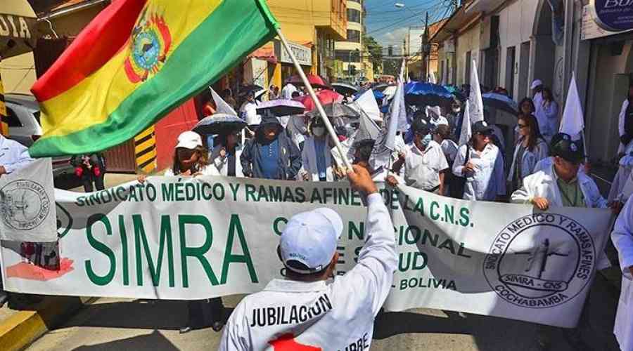 Médicos reanudan protestas y otros sectores amenazan con movilizaciones