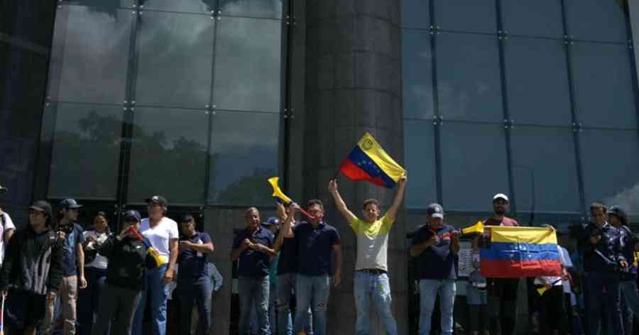 Cuatro muertos en protestas contra Maduro y nuevas marchas en Venezuela