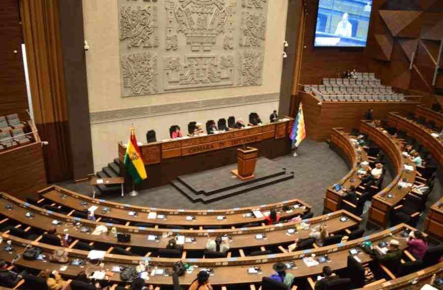 CSUTCB advierte con tomar la Asamblea si legisladores no aprueban créditos en 48 horas