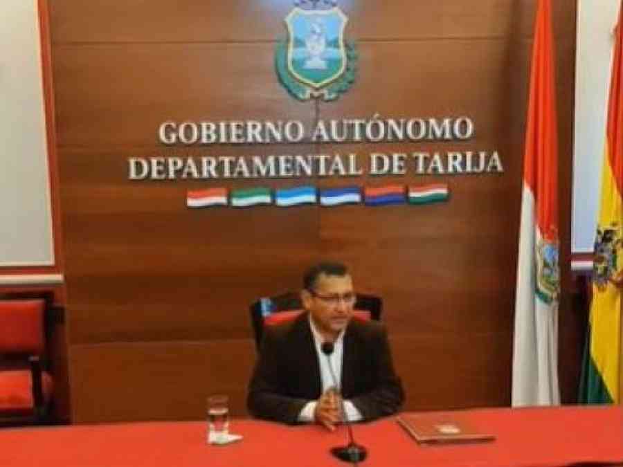 Gobernador de Tarija critica propuesta de referendo sobre subvención de carburantes