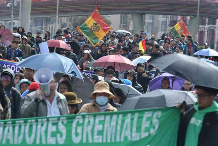 Gremiales determinan movilizaciones escalonadas ante crisis económica