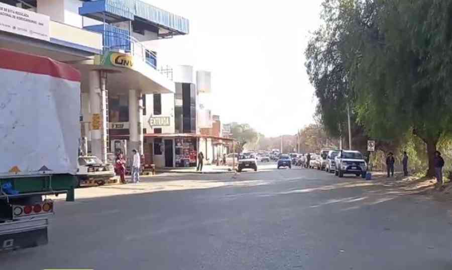 Transportistas de Tarija en emergencia ante persistente escasez de combustible