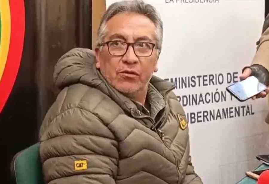 Al viceministro Torrico le causa risa el cacerolazo y dice que, si uno compra el dólar a Bs 15, es su problema