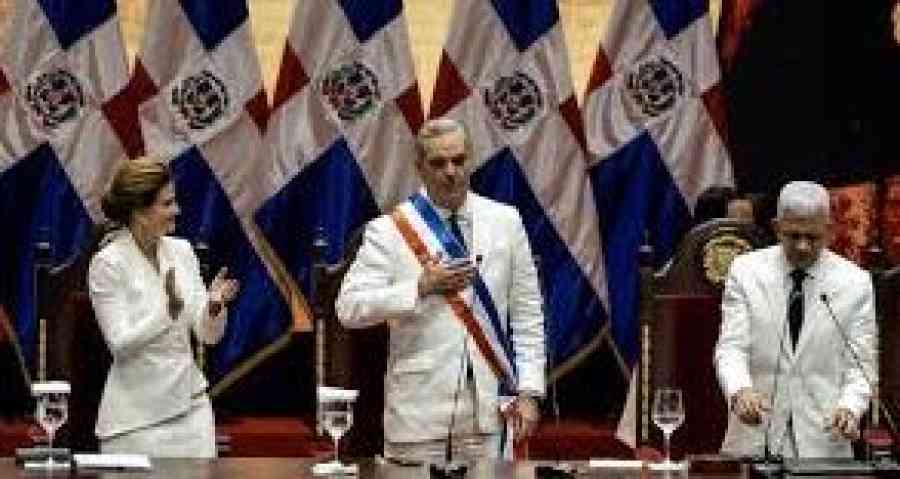 Presidente dominicano asume segundo mandato con llamados por Haití y Venezuela