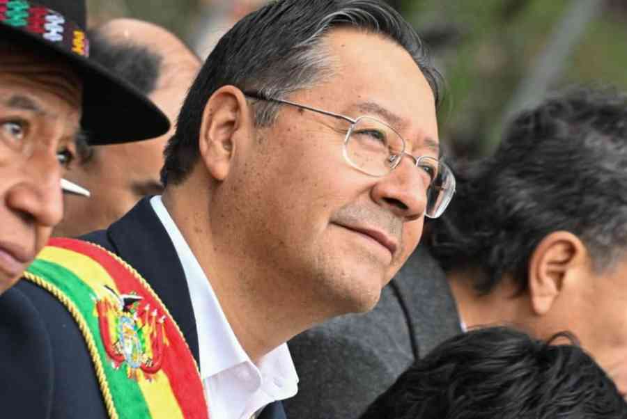 Arce envía al TSE preguntas para el referéndum sobre reelección, subvención de combustibles y escaños