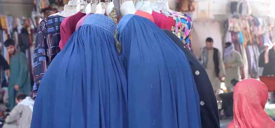 Talibanes castigarán sonido de la voz femenina en Afganistán