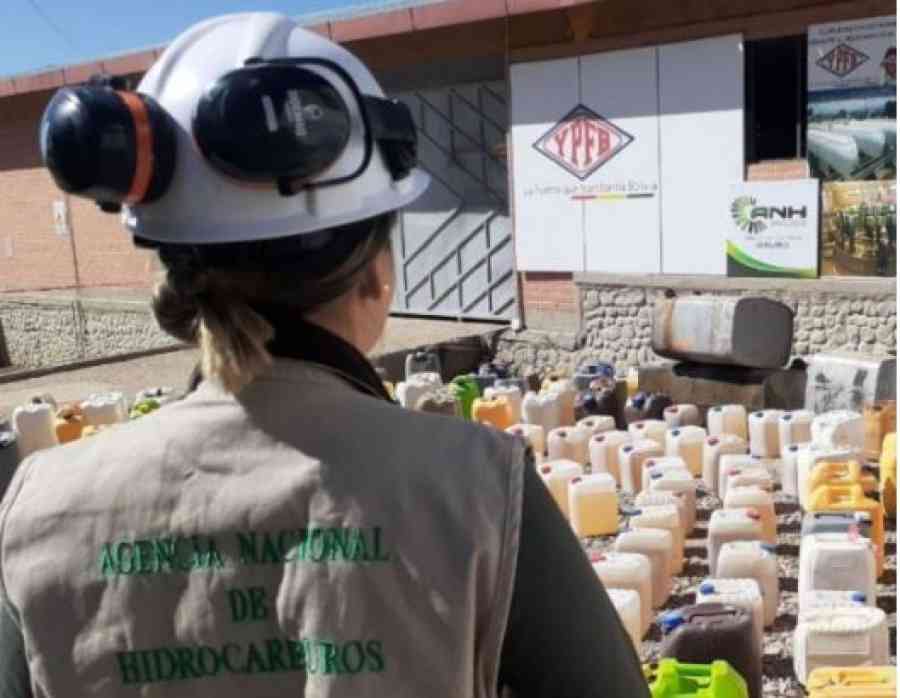 Denuncian a familia que vendía a Bs 20 el litro de combustible en Tarija