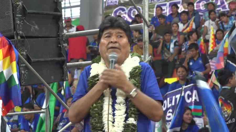 Un Evo Morales ‘revolucionario’ dice que no abandonará el ‘campo de batalla’